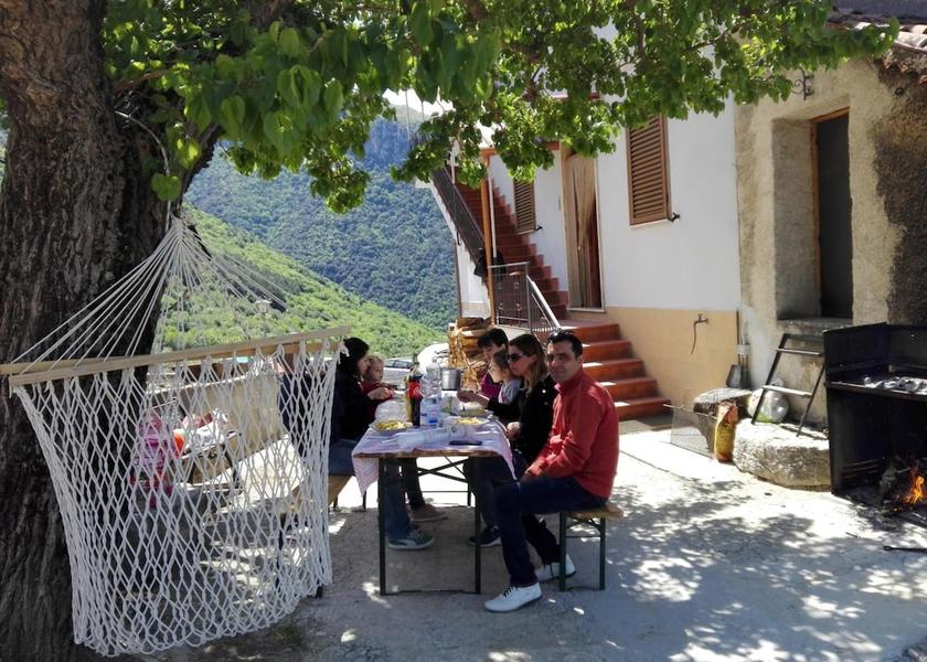 Campania Laurino Outdoor Dining