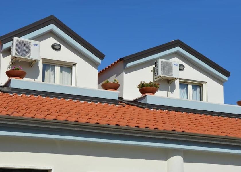 Puglia Ischitella Exterior Detail