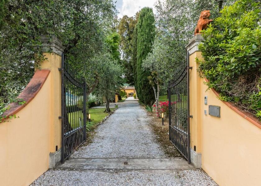 Tuscany Massa E Cozzile Entrance