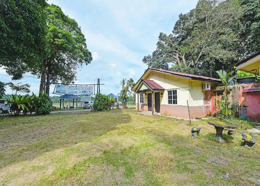 Pahang pekan Exterior Detail
