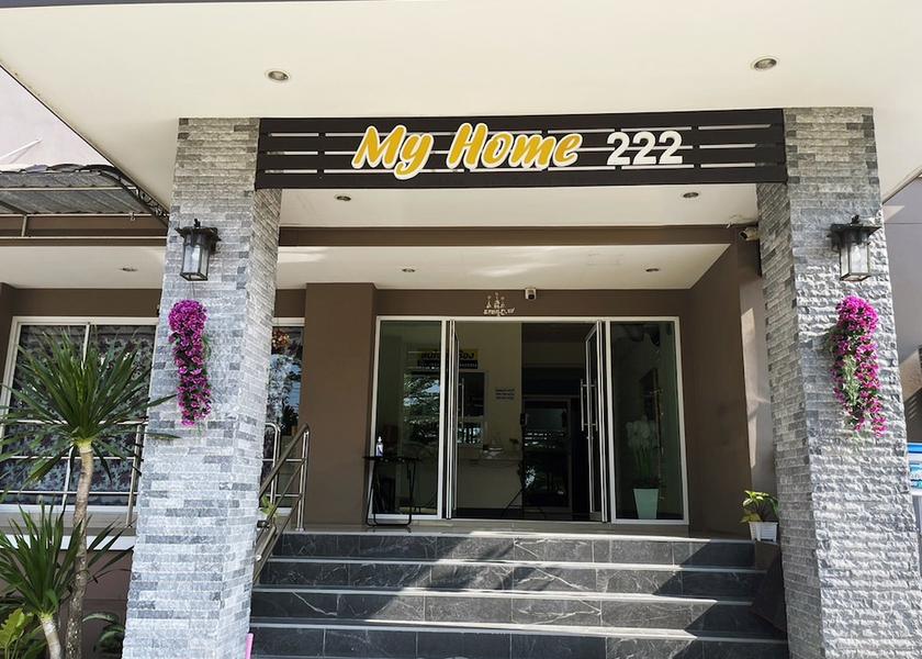 Nakhon Pathom Sam Phran Entrance