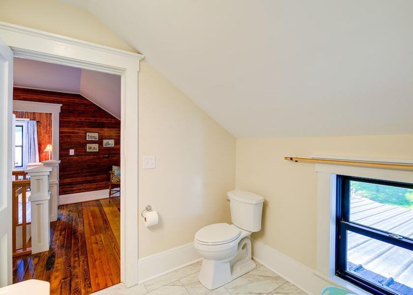 Virginia Damascus Interior Entrance