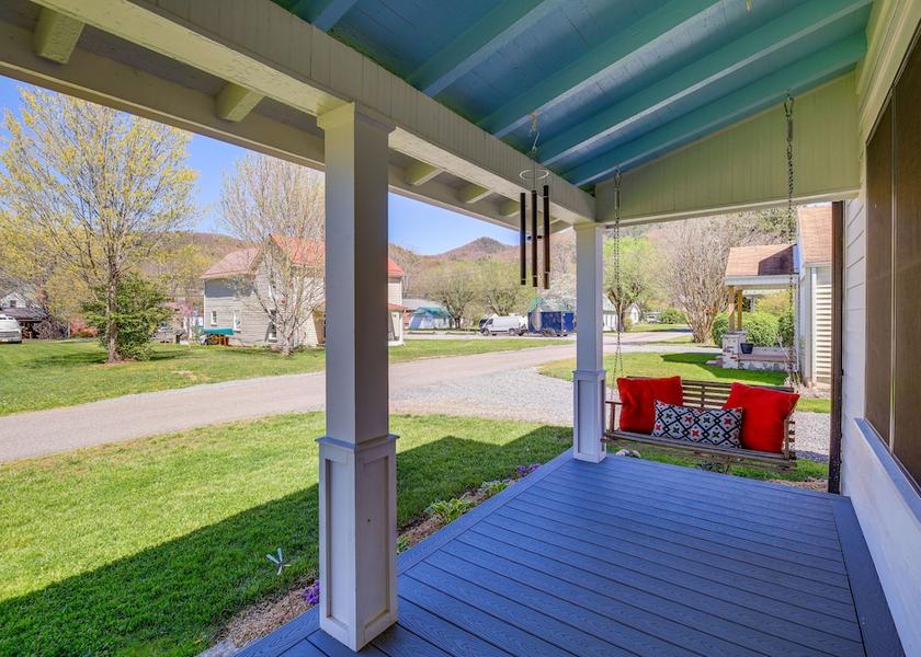 Virginia Damascus Interior Entrance