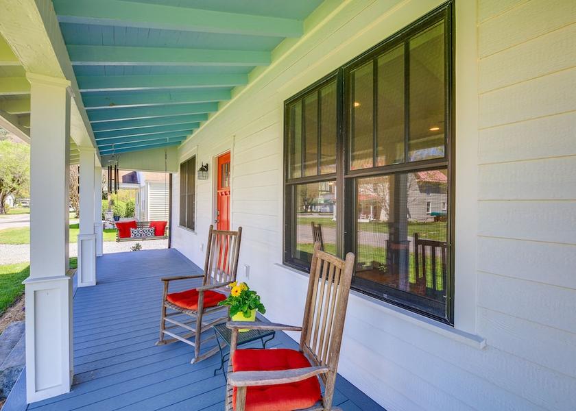 Virginia Damascus Interior Entrance