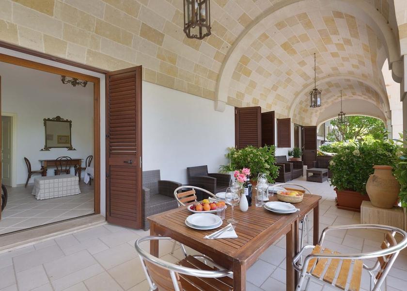 Puglia Ortelle Dining Area