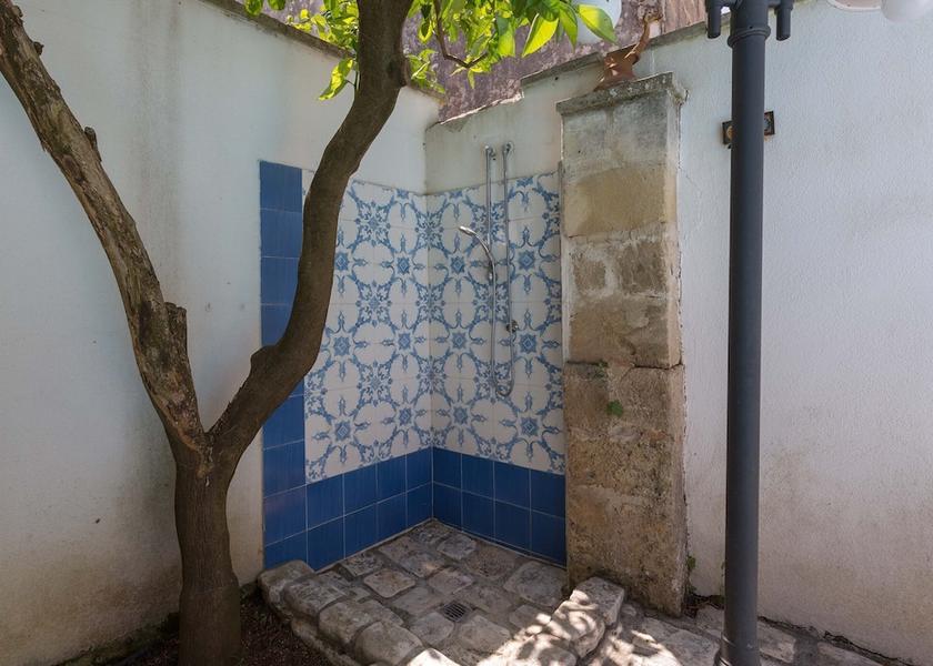 Puglia Ortelle Bathroom