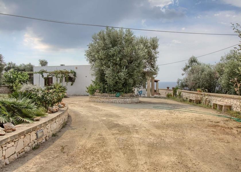 Puglia Salve Property Grounds