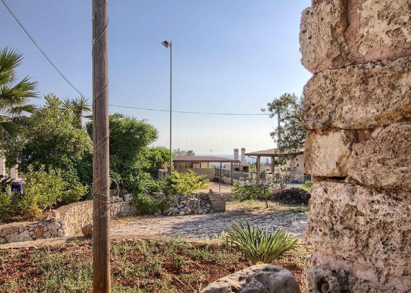 Puglia Salve Property Grounds