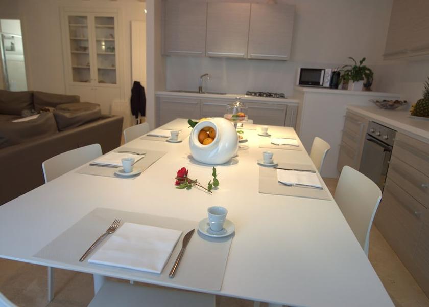 Lombardy Sale Marasino Kitchen