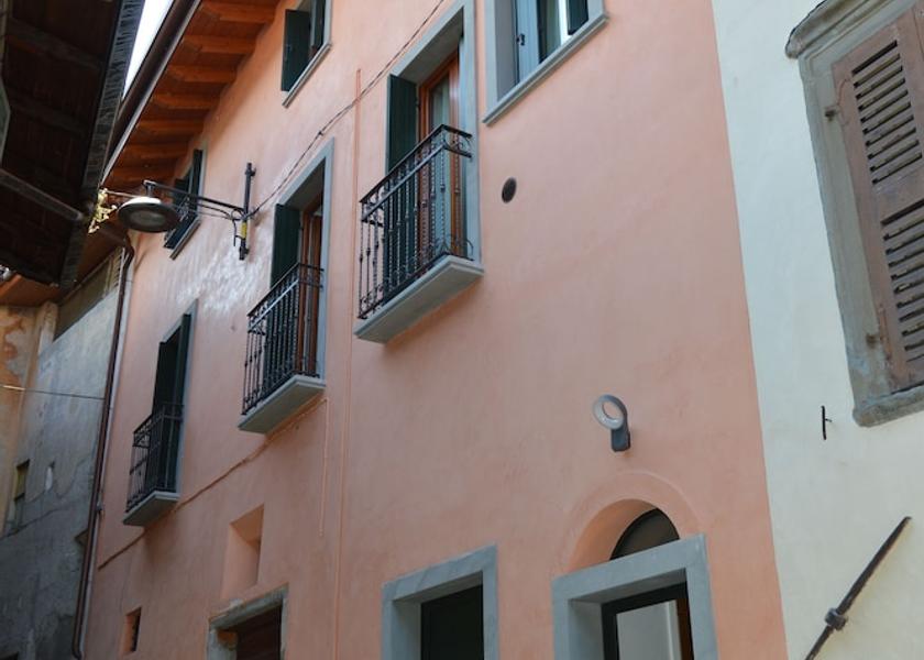 Lombardy Sale Marasino Exterior Detail