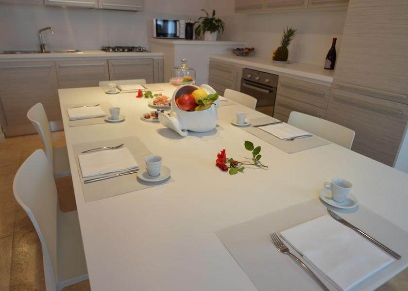 Lombardy Sale Marasino Kitchen