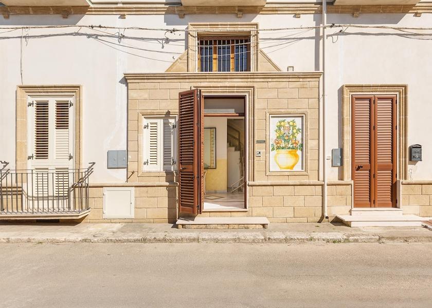 Puglia Maruggio Exterior Detail