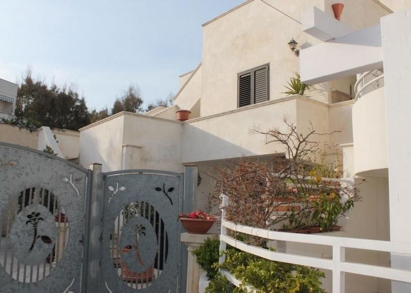 Puglia Maruggio Entrance