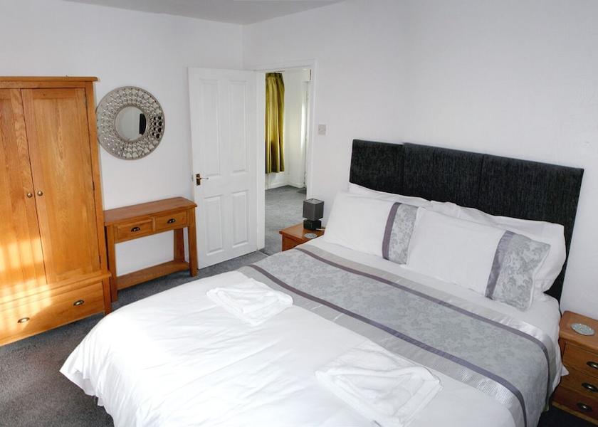 Wales Cemaes Bay Room