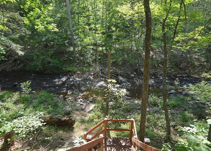 West Virginia Berkeley Springs Property Grounds