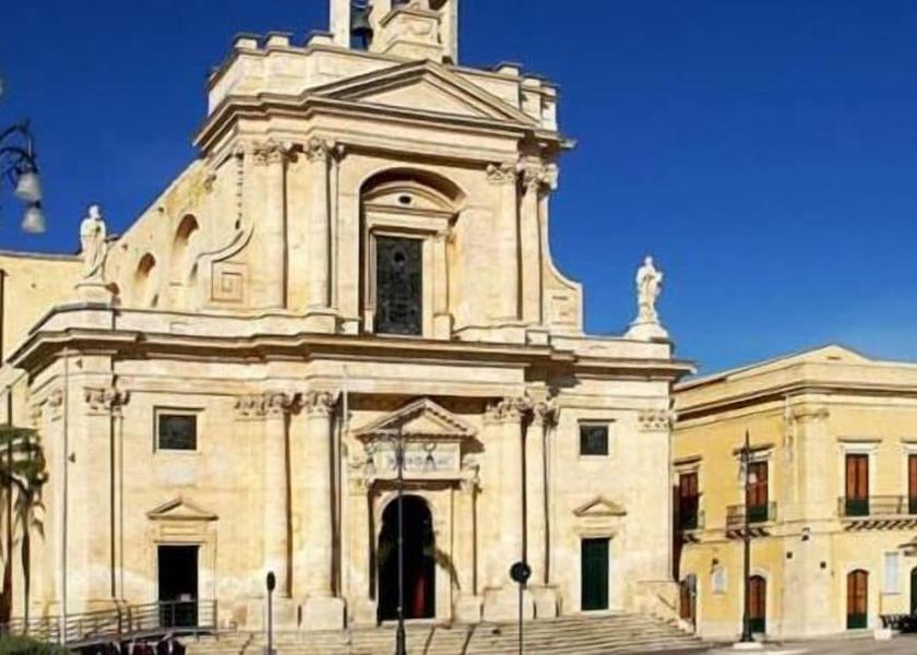Sicily Rosolini Exterior Detail