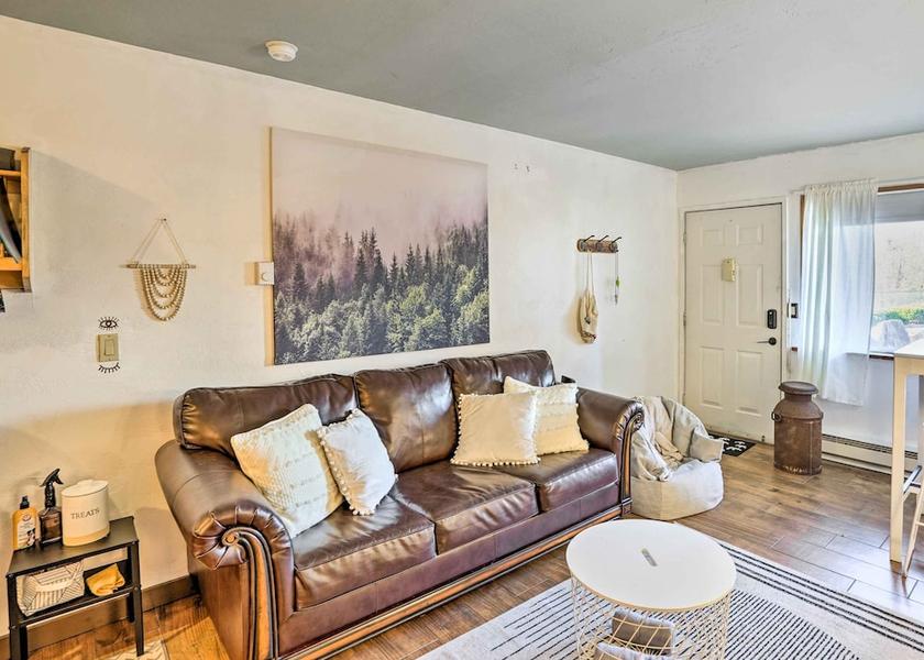 New York hunter Interior Entrance