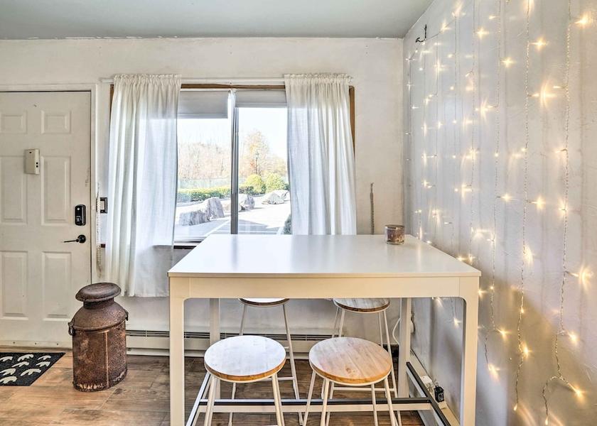 New York hunter Interior Entrance