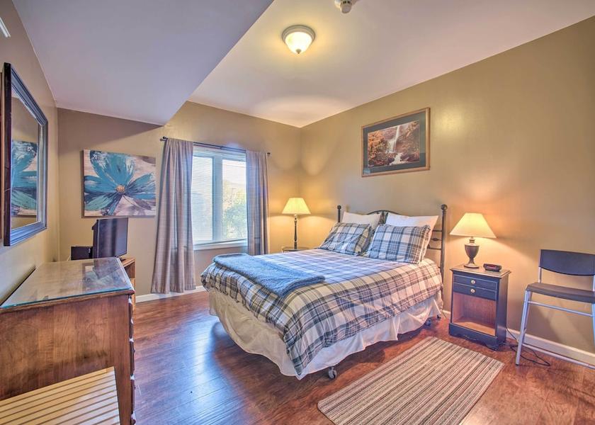 New York hunter Interior Entrance