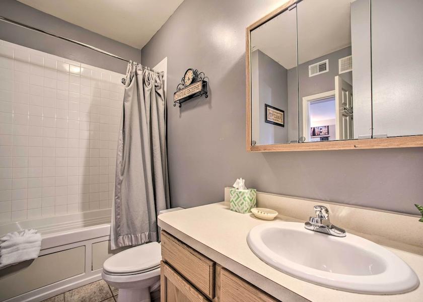 New York hunter Interior Entrance