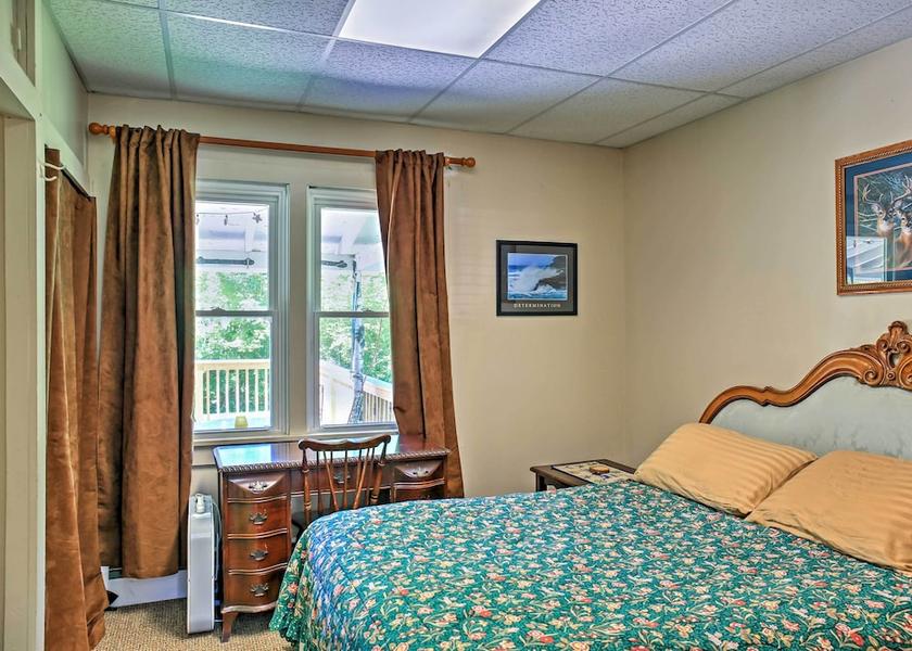 New York hunter Interior Entrance