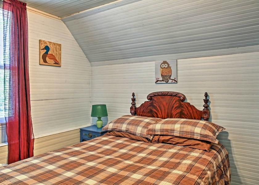 New York hunter Interior Entrance