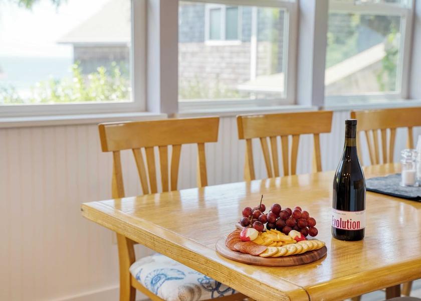 Oregon arch cape Dining Area
