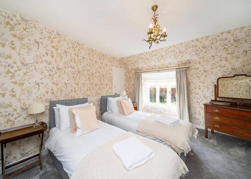 Scotland kirriemuir Room