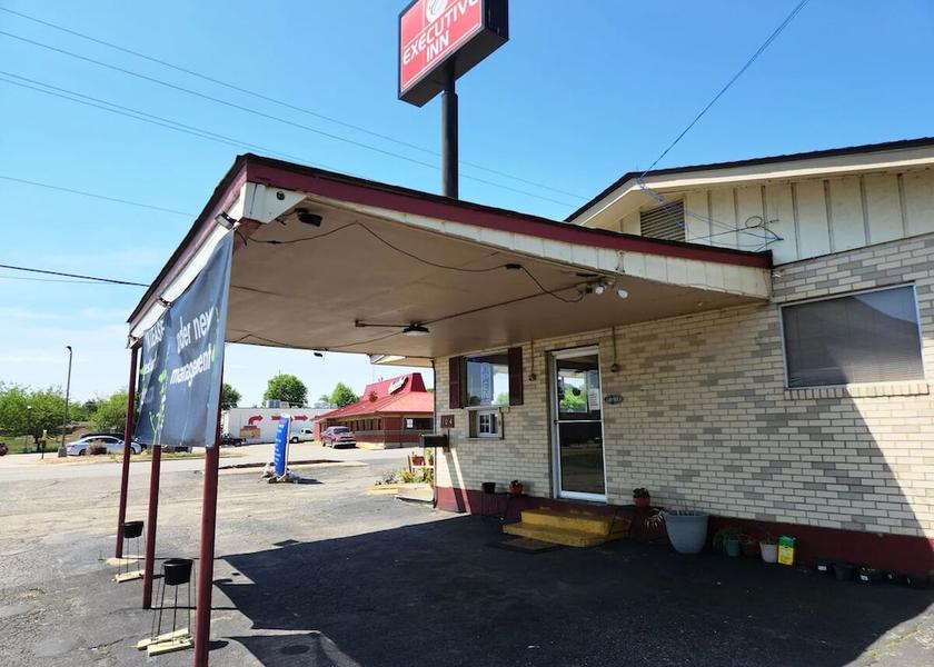 Arkansas mena Exterior Detail