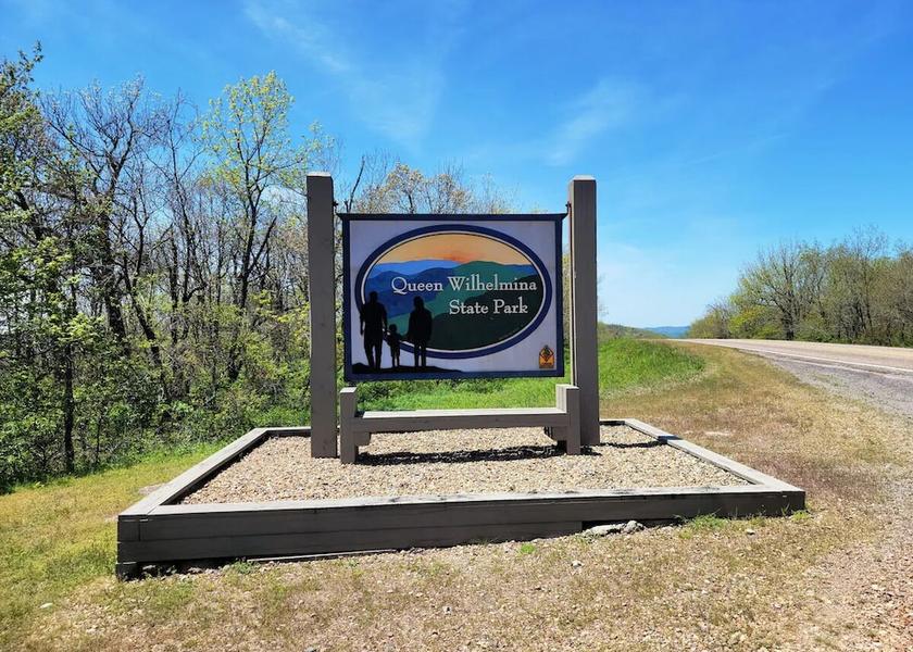 Arkansas mena Exterior Detail