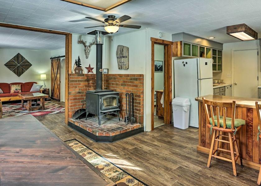 Oregon la pine Interior Entrance