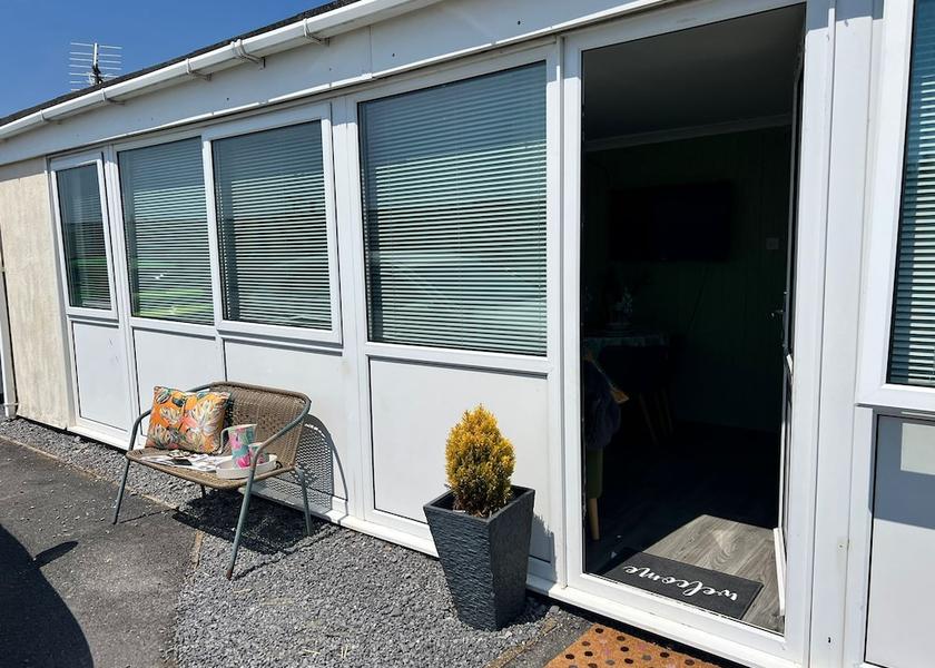 Wales kidwelly Property Grounds
