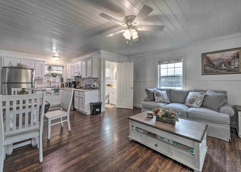 Tennessee dunlap Interior Entrance