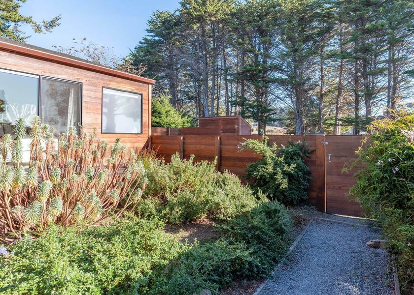 California sea ranch Property Grounds