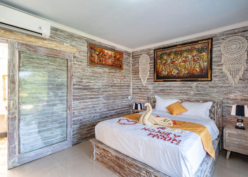 Penida Island Room