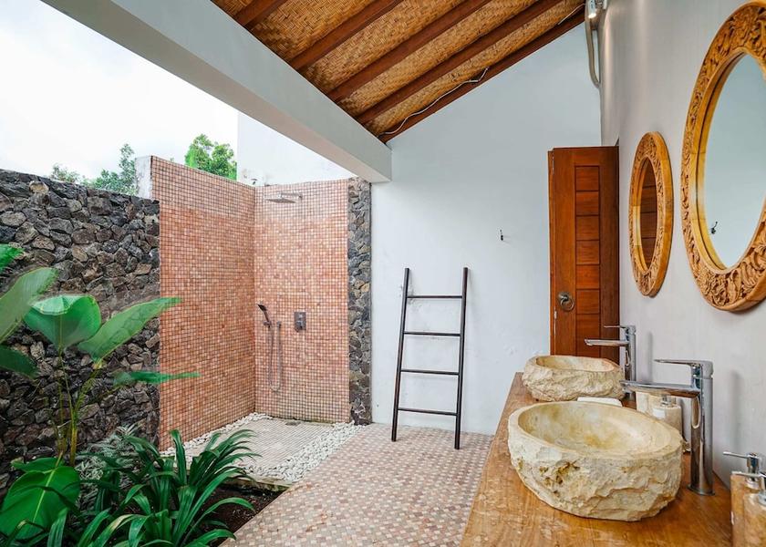 Bali Sukasada Bathroom