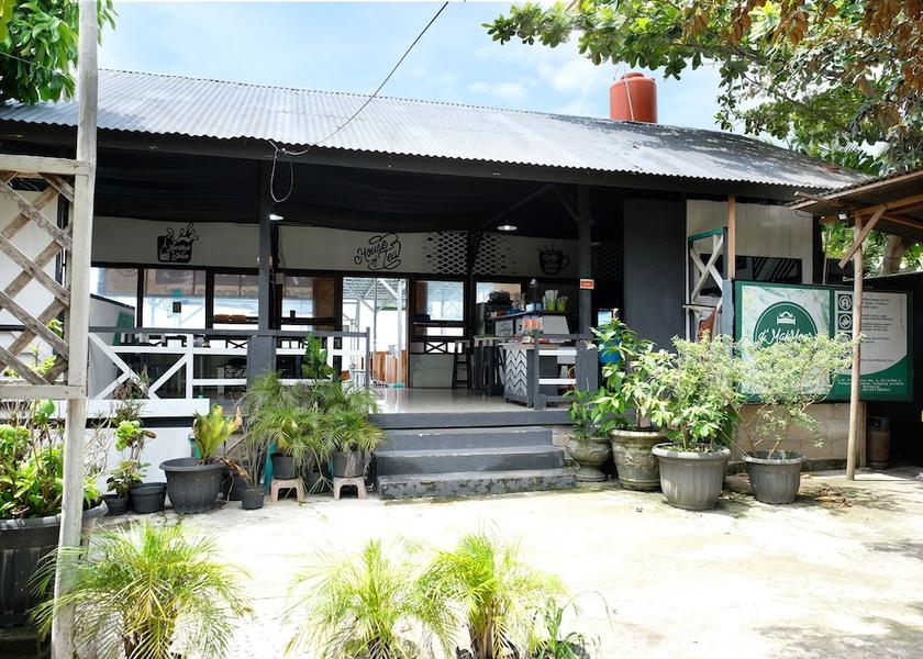 Bangka-Belitung Tanjung Pandan Exterior Detail