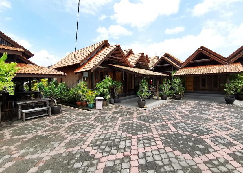 Pahang Chukai Exterior Detail