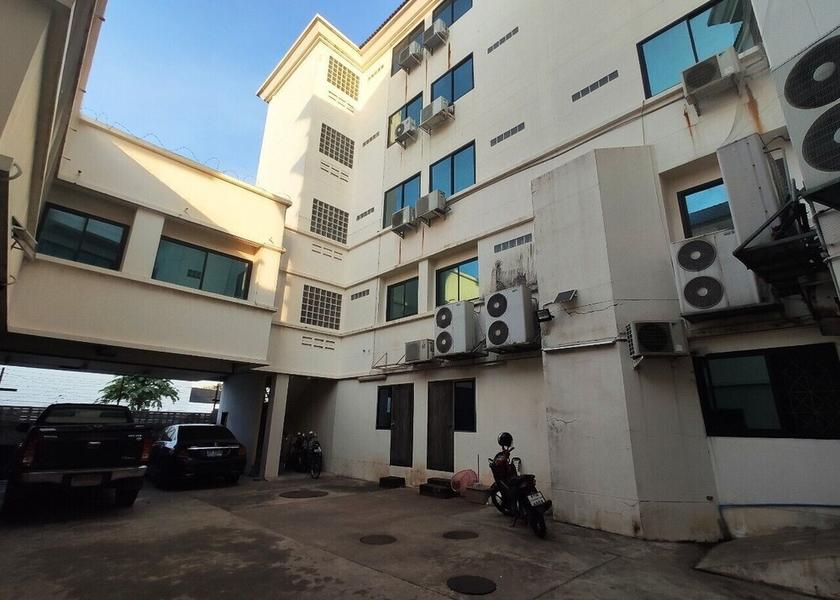 Chonburi Chonburi Exterior Detail