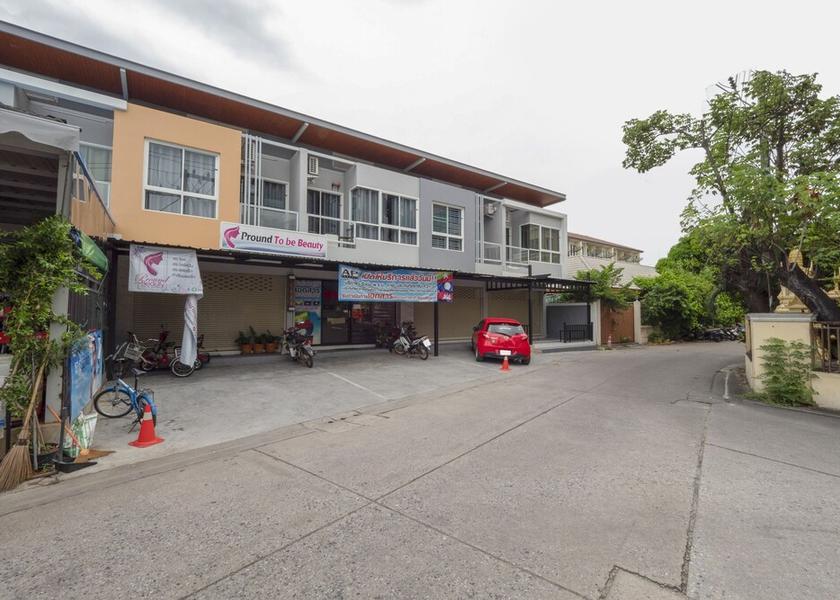 Chonburi Chonburi Exterior Detail