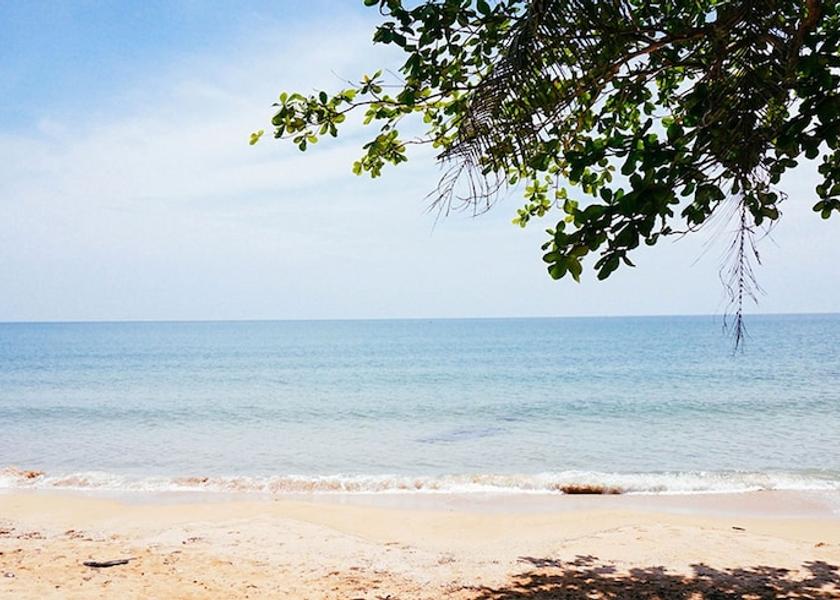 Chanthaburi Na Yai Am Beach