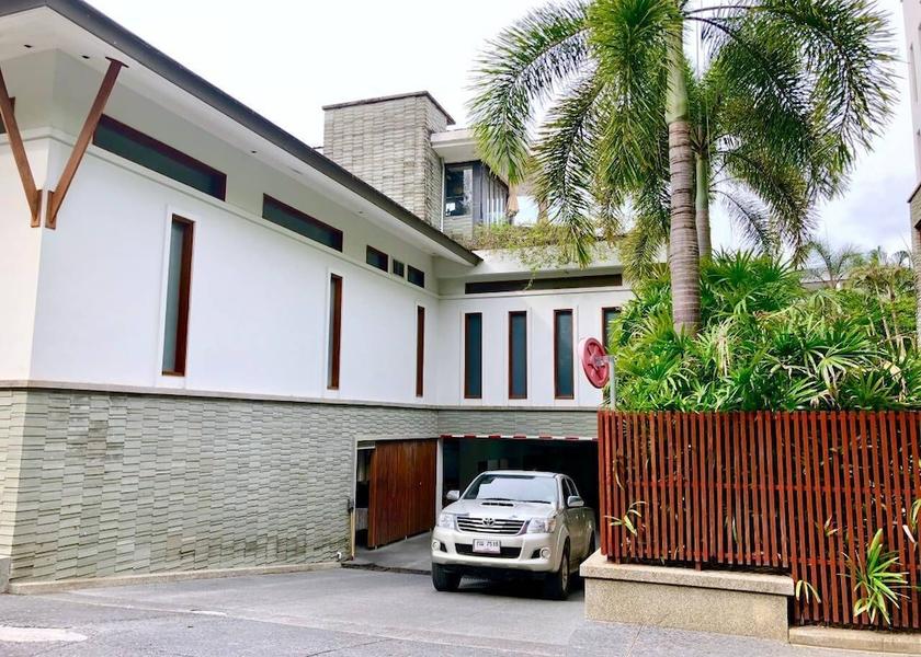 Phuket Sa Khu Parking