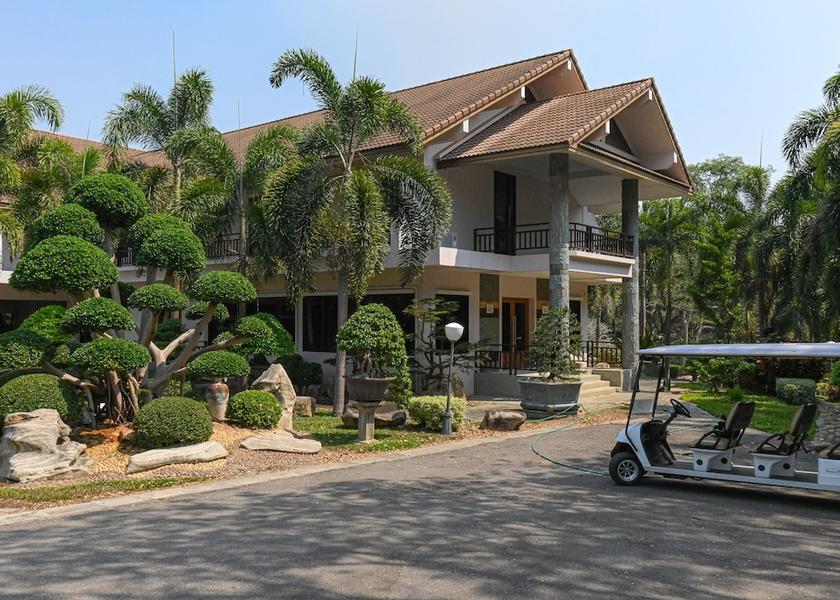 Ratchaburi Suan Phueng Facade