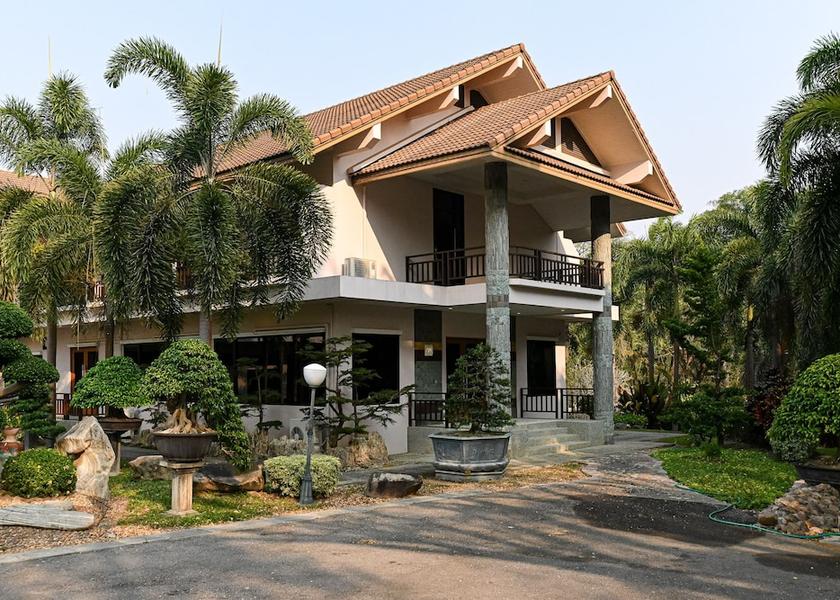 Ratchaburi Suan Phueng Facade