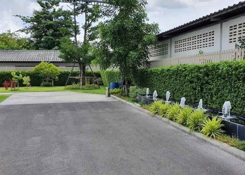 Suphan Buri U Thong Exterior Detail