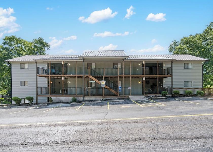 Missouri Branson West Exterior Detail