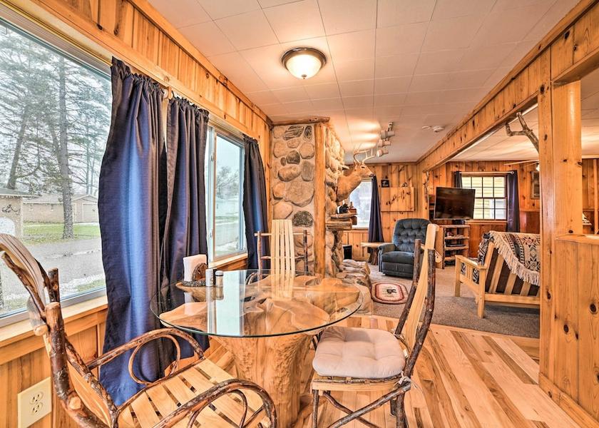 Michigan Houghton Lake Interior Entrance