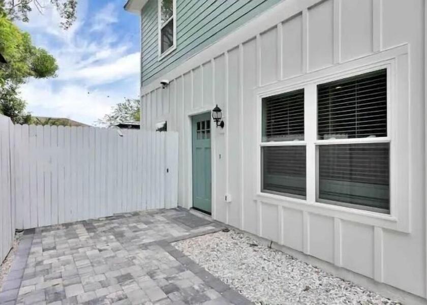 Florida Jacksonville Beach Property Grounds