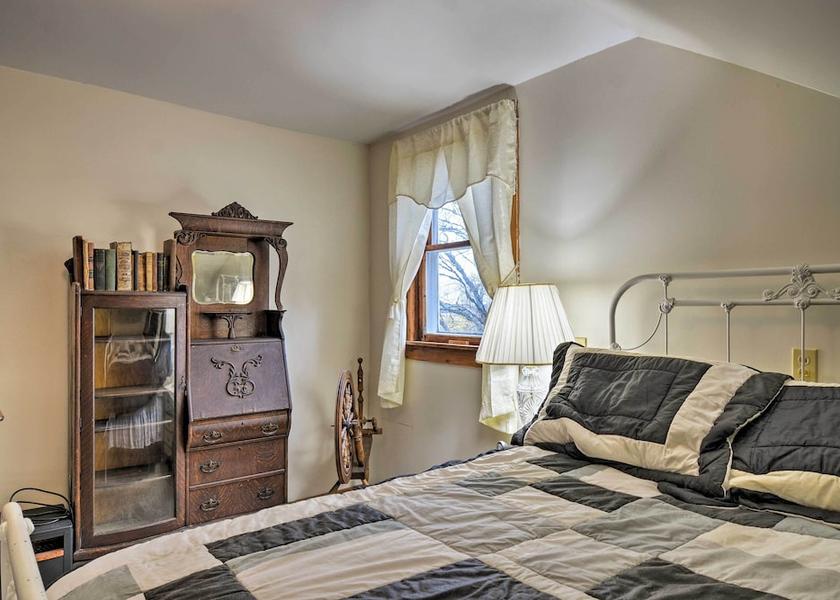 Illinois Le Roy Interior Entrance