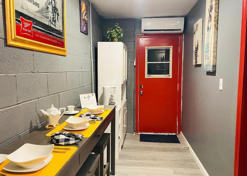 Georgia Peachtree Corners In-Room Dining